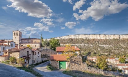 El núcleo urbano de Puentedey (Castilla y León).