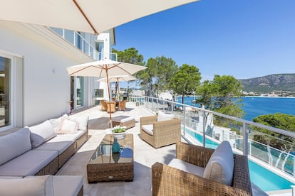 La terraza de una de las mansiones de lujo que vende la compañía inmobiliaria que el empresario alemán Marcel Ramus tiene en Mallorca.