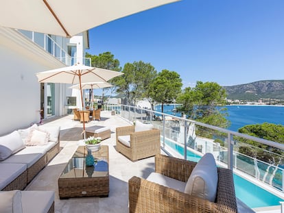 La terraza de una de las mansiones de lujo que vende la compañía inmobiliaria que el empresario alemán Marcel Ramus tiene en Mallorca.