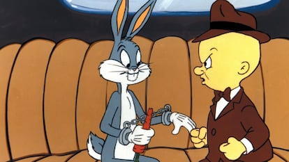 Bugs Bunny y Elmer en un capítulo antiguo de 'Looney Tunes'.