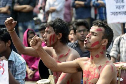 Activitas bangladeshíes protestan por el asesinato de Avijit Roy.
