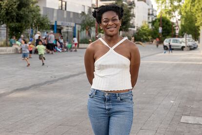 Yvana, joven estudiante, vive en Bondy y milita en NUPES.