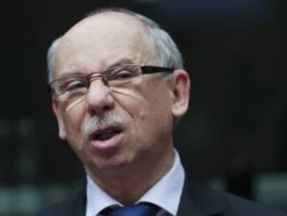 El comisario europeo de Presupuestos y Programación Financiera, el polaco Janusz Lewandowski, al inicio de la reunión de ministros de Economía y Finanzas de la UE para debatir sobre el presupuesto comunitario de 2014 en Bruselas (Bélgica).