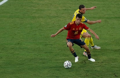 Pedri protege el balón durante el España-Suecia (0-0) disputado el pasado 14 de junio en el estadio de La Cartuja.