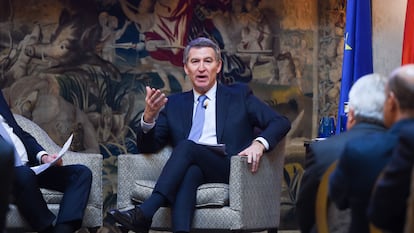 El presidente del Partido Popular, Alberto Núñez Feijóo, interviene en un foro empresarial, en Madrid, este martes.
