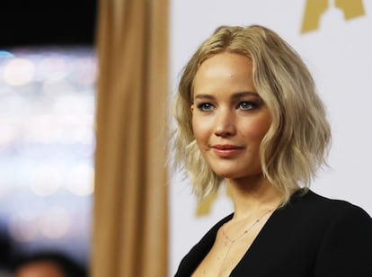 Jennifer Lawrence: “Si Donald Trump es presidente de Estados Unidos será el fin del mundo… Es lo mejor que le ha pasado a los demócratas. Fui criada como republicana, pero simplemente no puedo imaginarme dando apoyo a un partido que no apoya los derechos básicos de las mujeres”. Así se posicionó la actriz en una entrevista en la edición estadounidense de ‘Vogue’. “Que te jodan”, aseguró la oscarizada intérprete que le diría si se lo encontrara. Una frase que lanzó en un programa de televisión acompañándola de una peineta. “Nunca pensé que querría matar a Johnny Depp”, dijo tras ver caracterizado al actor como el magnate.