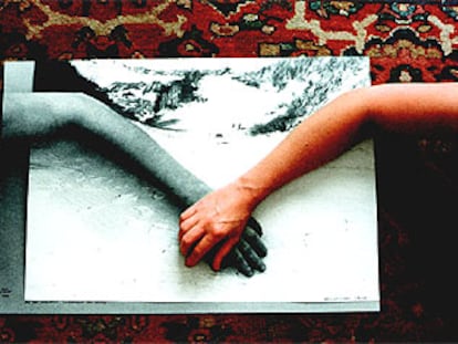 'Salto ontológico-brazo' (1974), obra de Valie Export.