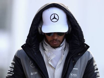 Lewis Hamilton a su llegada al circuito, este sábado.