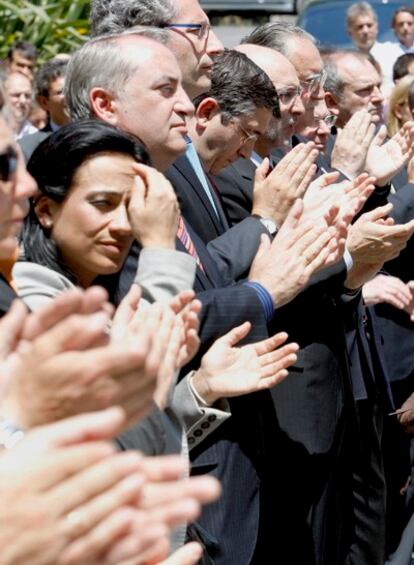 El <i>lehendakari</i> Patxi López asiste en Azpeitia al homenaje a la última víctima de ETA, el empresario Ignacio Uria.