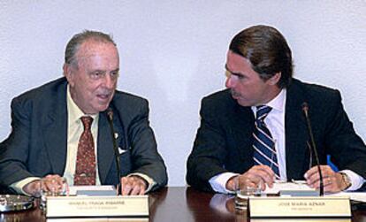 Manuel Fraga y José María Aznar, durante la reunión ayer del comité ejecutivo nacional de PP.