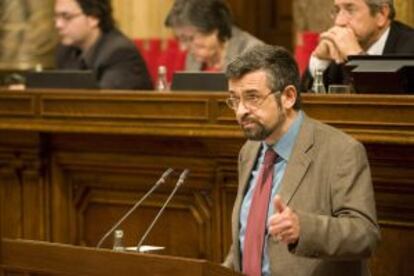 Salvador Milà, en intervención en un Pleno del Parlament.