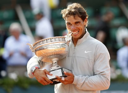 Roland Garros 2014. Nadal posa para los medios gráficos tras vencer a Novak Djokovic por 3-6, 7-5, 6-2 y 6-4. 