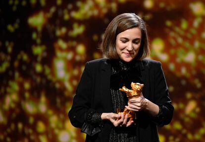 Carla Simón, con el Oso de Oro.