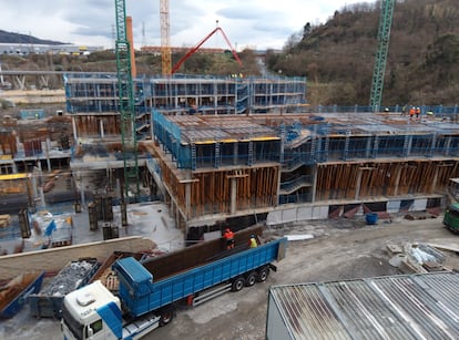 Obras de construcción de un edificio.