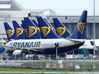 Aviones de Ryanair aparcados en el aeropuerto de Dublín, el 1 de mayo de este año.