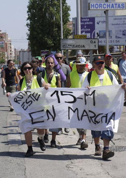 Miembros del Movimiento 15-M salen desde Valencia hacia Madrid a finales de junio.