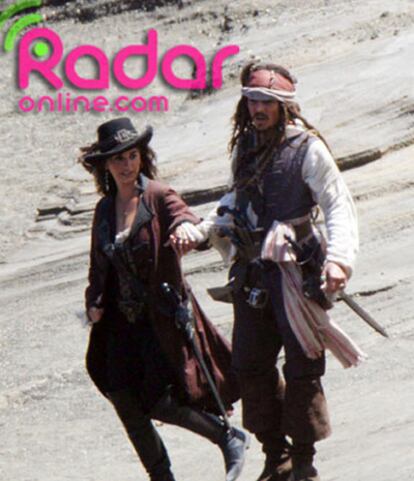 Penélope Cruz y Johnny Depp en las primeras imágenes del rodaje de <i>Piratas del Caribe 4</i>
