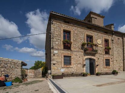  Imagen de este lunes de la iglesia de Sant Pere de Castellfollit del Boix