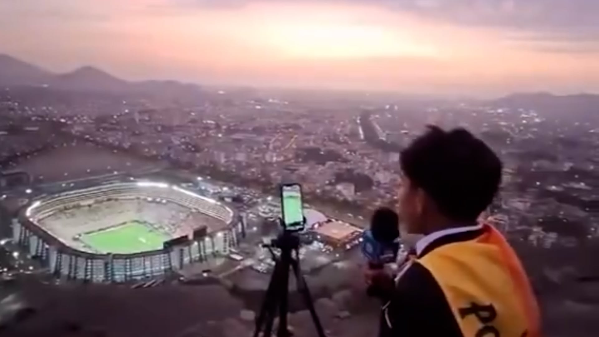 El niño peruano que narró la final de la Libertadores desde un cerro y conquistó Europa