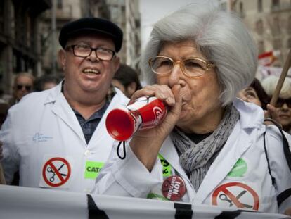 Participantes en la manifestación en defensa de la sanidad pública.