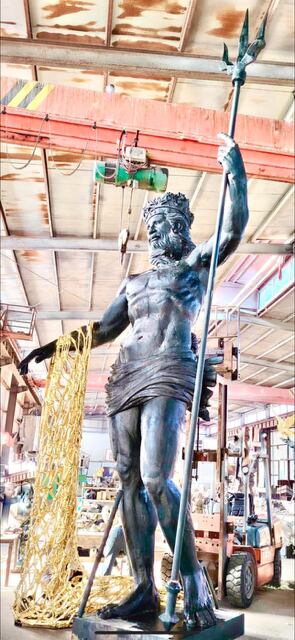 Escultura de Neptuno en bronce, elaborada por el artista Gines Serrán Pagán.