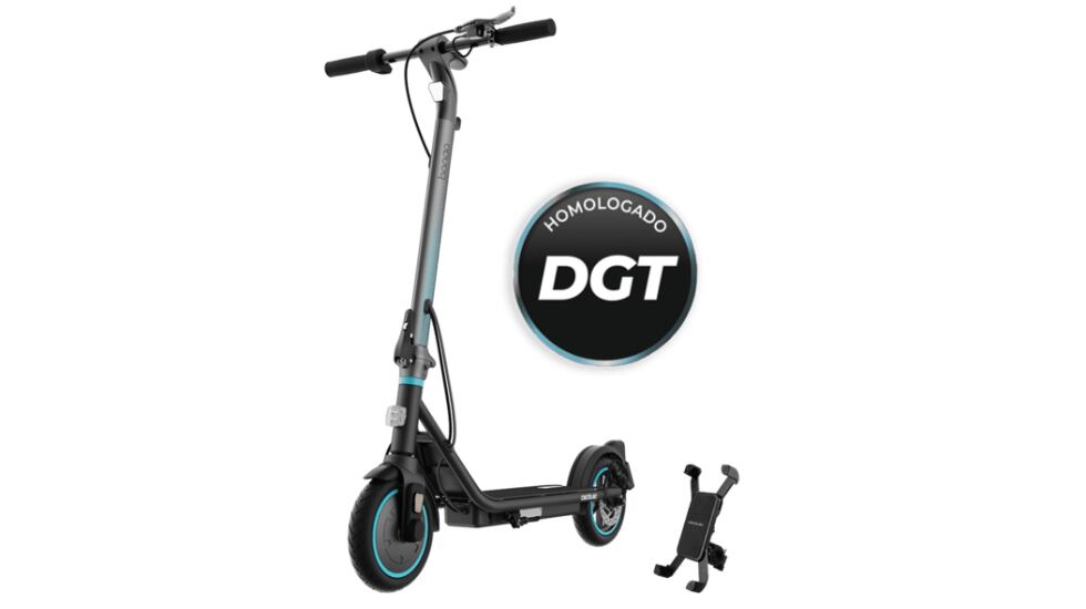 Vista frontal del patinete eléctrico más barato de Cecotec con sello de la DGT.