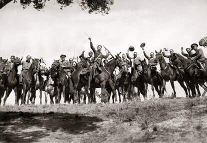Miembros de la Guardia de Asalto, en las escapaduras de la sierra de Guadarrama, en 1937 (Archivo Regional de la Comunidad de Madrid/ Fondo Martín Santos Yubero).