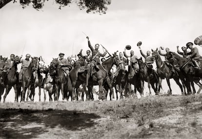 Miembros de la Guardia de Asalto, en las escapaduras de la sierra de Guadarrama, en 1937 (Archivo Regional de la Comunidad de Madrid/ Fondo Martín Santos Yubero).