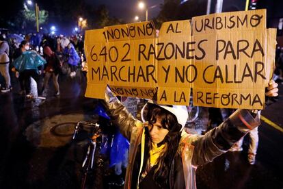 Tras el retiro de la reforma tributaria el domingo, las protestas en Colombia no han cesado. Ahora se enfocan hacia el rechazo de posibles cambios en el sistema de salud.