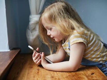 Padres que enseñan a sus hijos todo lo necesario sobre seguridad ‘online’