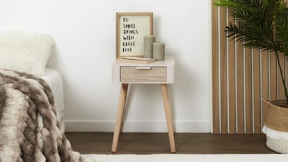 Artículo de EL PAÍS Escaparate que describe mesitas de noche rebajadas en Leroy Merlin en Black Friday 2025.