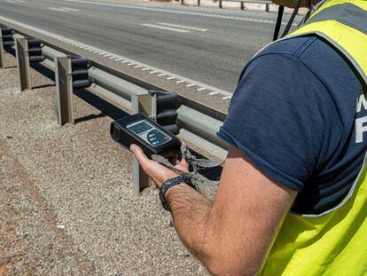 Los servicios de emergencia buscan la cápsula con material radioactivo en Australia Occidental, el sábado.