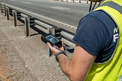 Los servicios de emergencia buscan la cápsula con material radioactivo en Australia Occidental, el sábado.