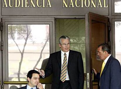 El juez Baltasar Garzón, a la puerta de la Audiencia Nacional.