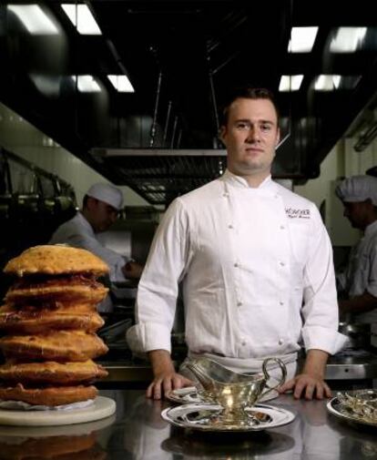 Miguel Hermann en la cocina del Horcher.