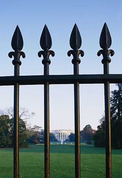 Verjas de la Casa Blanca, un muro simbólico para el presidente del Gobierno español.