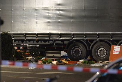 Restos del camión que ha provocado el suceso en Berlín.