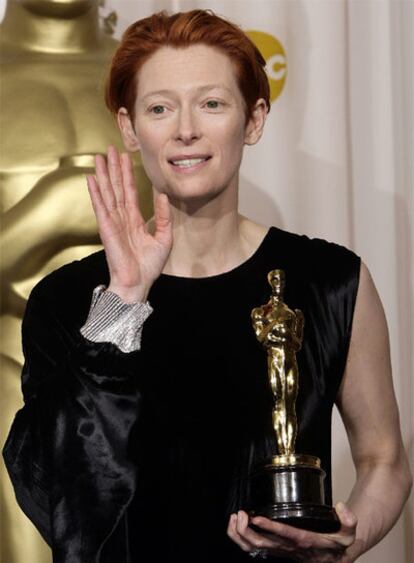 Tilda Swinton, con un brazalete de Damiani.