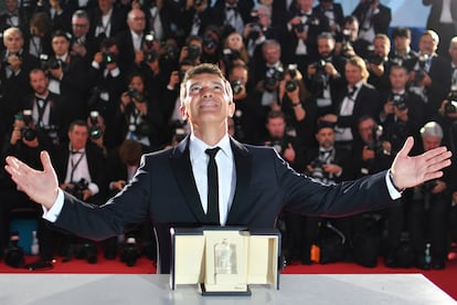 El actor, con el premio al mejor intérprete masculino en el festival de Cannes.