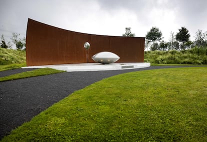 Monumento en recuerdo de las víctimas del avión derribado MH17 en la localidad neerlandesa de Vijfhuizen, el 17 de julio de 2024.