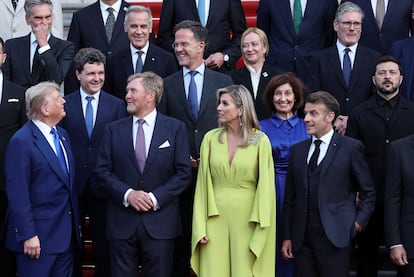 Trump y Rutte se sonríen, durante la foto de familia previa a la cena ofrecida el martes pasado por los reyes de Holanda en La Haya. 