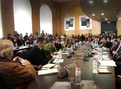 Los estudiantes interrumpieron la reunión del consejo de gobierno de la Universitat de València.