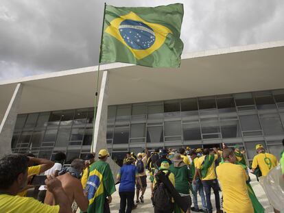 Partidarios del expresidente brasileño, Jair Bolsonaro, el domingo en Brasilia.