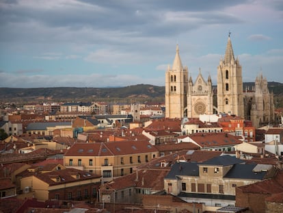 Una panorámica de León, con la catedral al fondo, en una imagen de archivo.