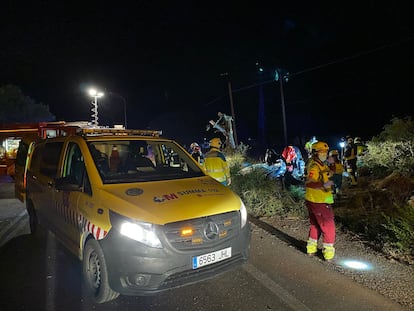 Intervención del Summa 112 en el accidente en el que han fallecidos tres personas y una cuarta ha resultado herida de gravedad tras un accidente en Móstoles
112 COMUNIDAD MADRID
24/08/2020