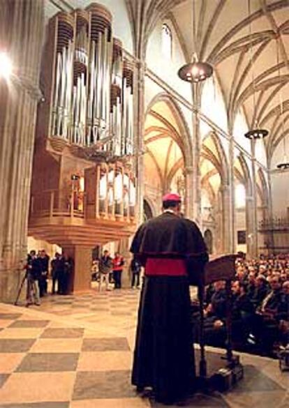 Un momento de la inauguración, ayer, del nuevo órgano de la catedral de Alcalá.