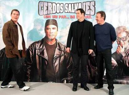 De izquierda a derecha, Ray Liotta, John Travolta y Tim Allen, ayer en Madrid.