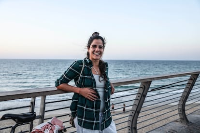 Ariel Yuri, on a bridge on the Tel Aviv seafront.