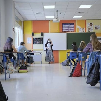 Alumnos de 2º de Bachillerato del colegio Alameda de Osuna, este junio.