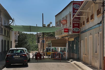 Exterior del café bar Pepe, en Villalgordo del Júcar.